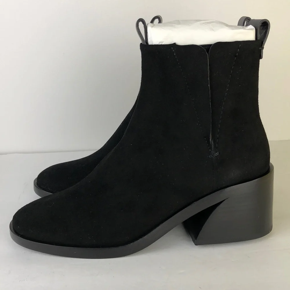 NEW Mercedes Castillo Xandra Chic Chelsea Booties